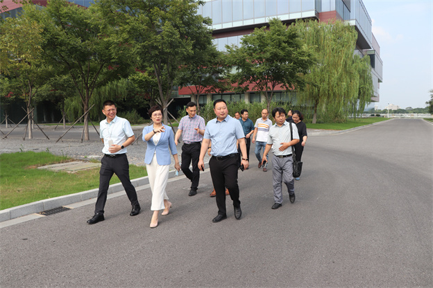 16587944408493185F60.jpg 6.jpg