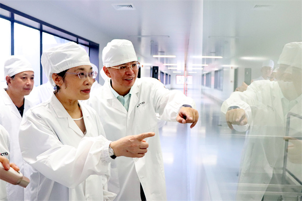 16587944483192957F6C.jpg 7.jpg