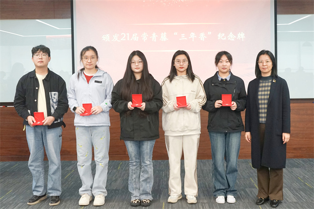 17306982541407311D65.jpg 3-頒發(fā)三年香3 jpg.jpg