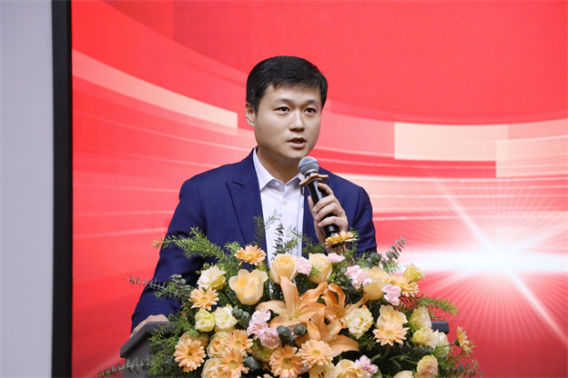 17373388444642267852.jpg 院長(zhǎng).jpg