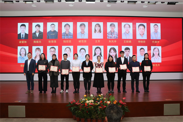 17373390423895237F97.jpg 優(yōu)秀員工2.jpg