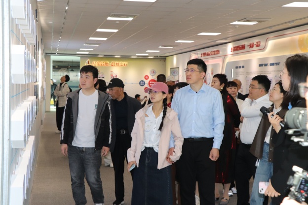 1744104781988870A76F.jpg 2.4.JPG